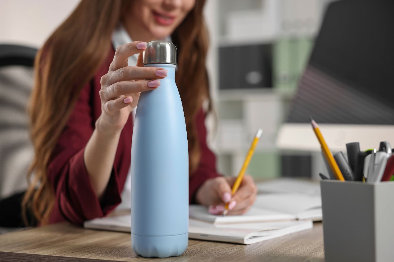 Víz a munkahelyen – az egészség, a koncentráció és a produktivitás kulcsa Víz a munkahelyen – az egészség, a koncentráció és a produktivitás kulcsa
